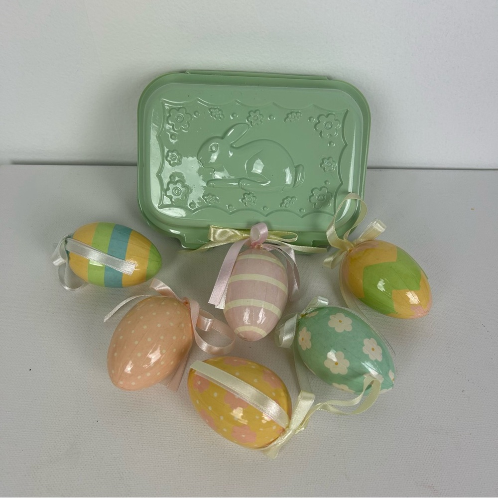 Avon - NIB - VTG '2000' Exclusive Decorative Egg Collection